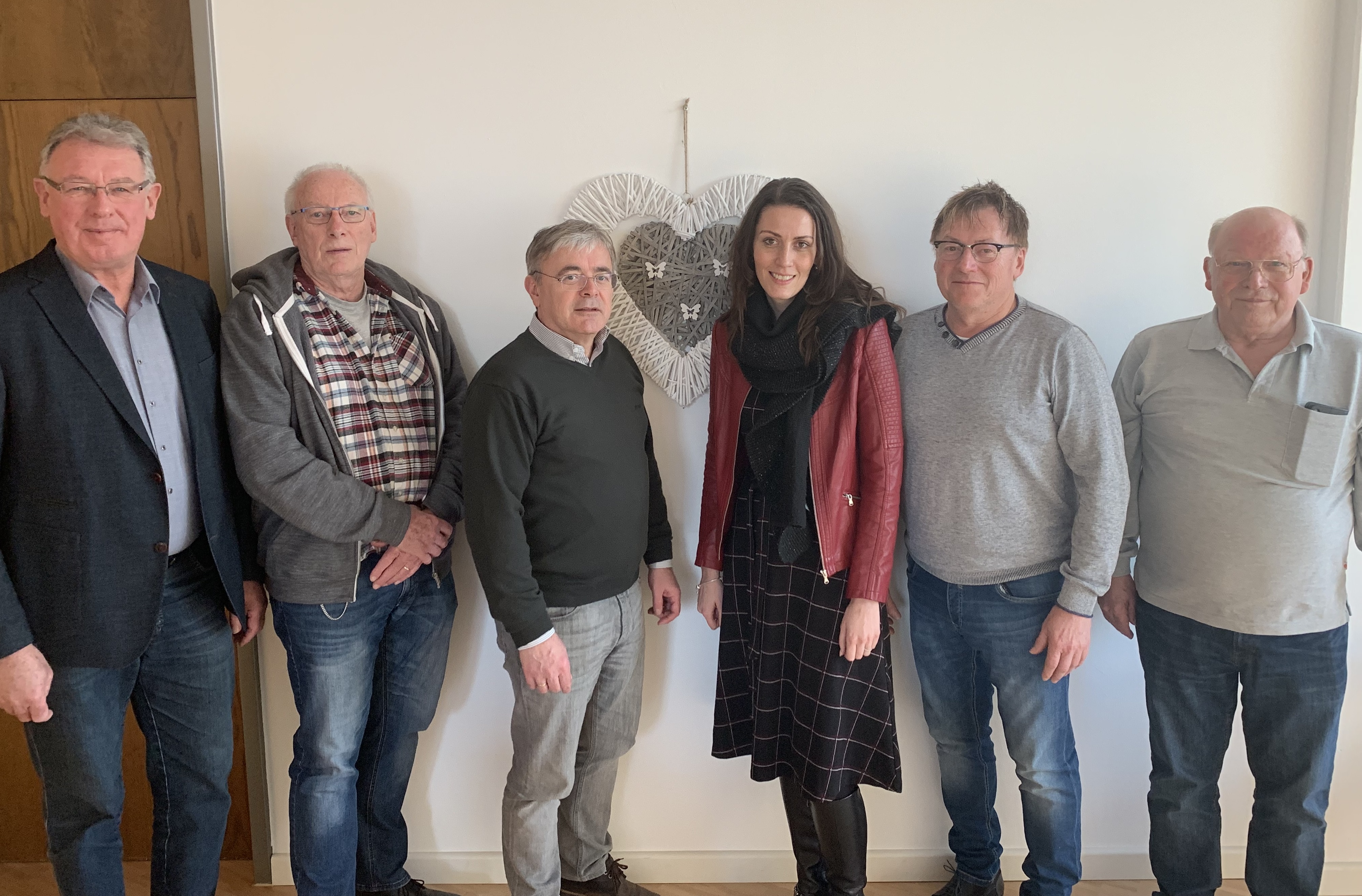 Bildunterschrift: Bürgermeister Franz Krah (3.v.l.) empfängt die liberale Bundestagsabgeordnete für Niederbayern, Nicole Bauer (3.v.r.), sowie Vertreter des FDP-Kreisverbandes im Pockinger Rathaus.