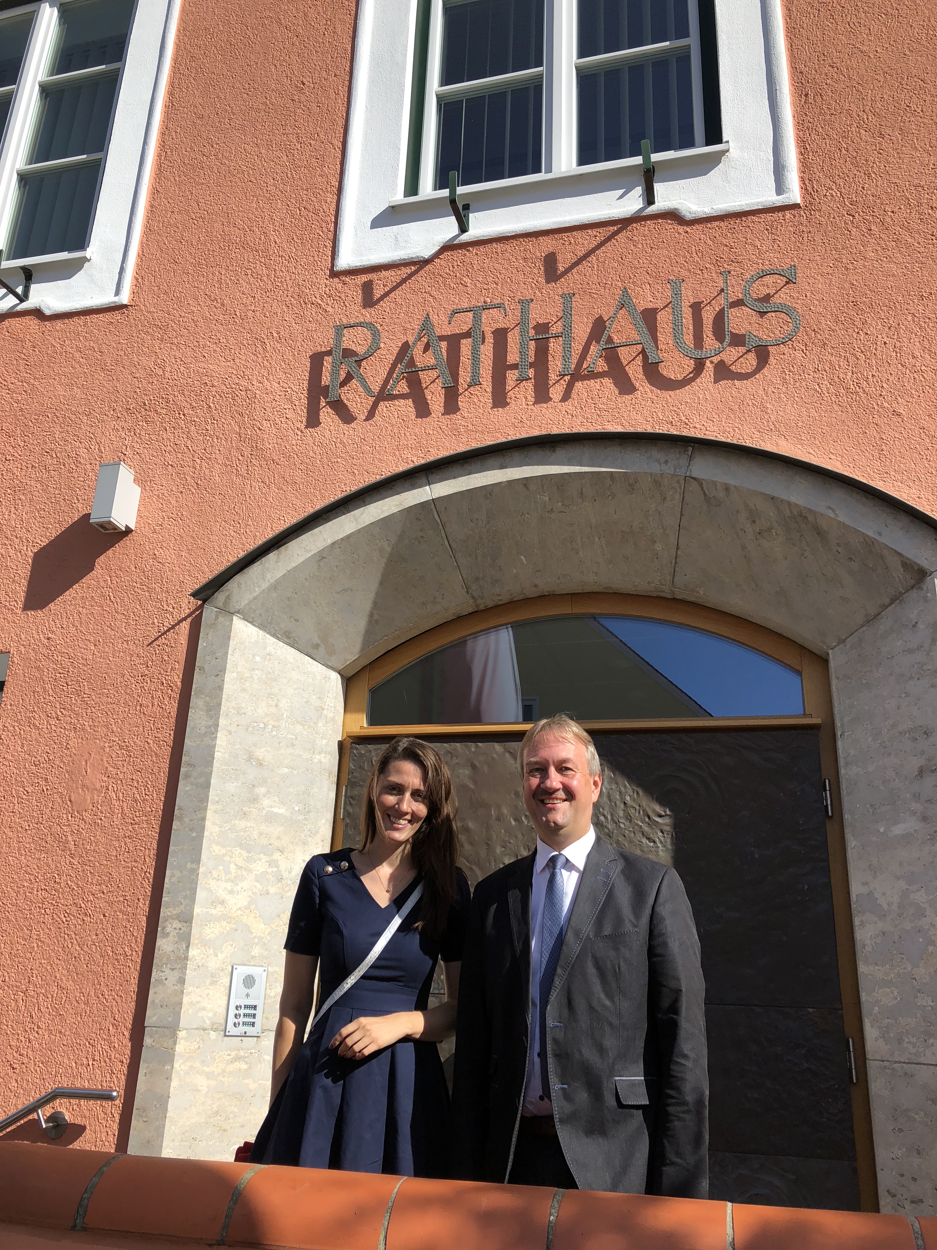 MdB Nicole Bauer mit Bürgermeister Herbert Blascheck in Langquaid