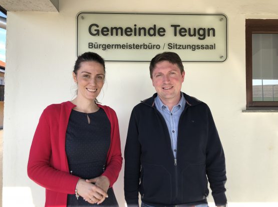 Bundestagsabgeordnete Nicole Bauer und Teugns Bürgermeister Manfred Jackermeier